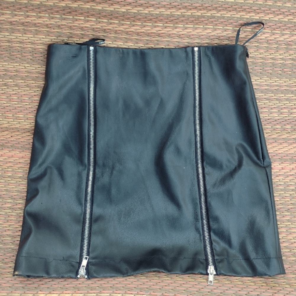 Forever 21 mini leather skirt